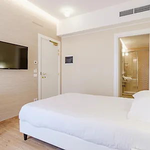 4* מלון Boston